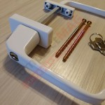 Балконный асимметричный гарнитур с ключом (белый)