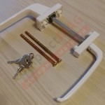 Балконный асимметричный гарнитур с ключом (белый)