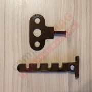 Гребенка оконная с окрашенной платой под ручку (коричневая)