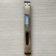Ответная планка замка регулируемая R (ПРАВАЯ, 13 мм.)